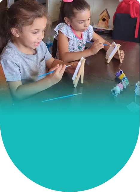 Six canvases in one box, so siblings and friends can paint side by side